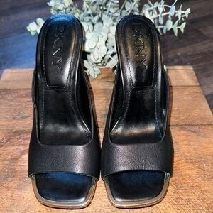 NWOB DKNY Anya Leather Square Toe Dress Slides Heels Black and Gold Size 9